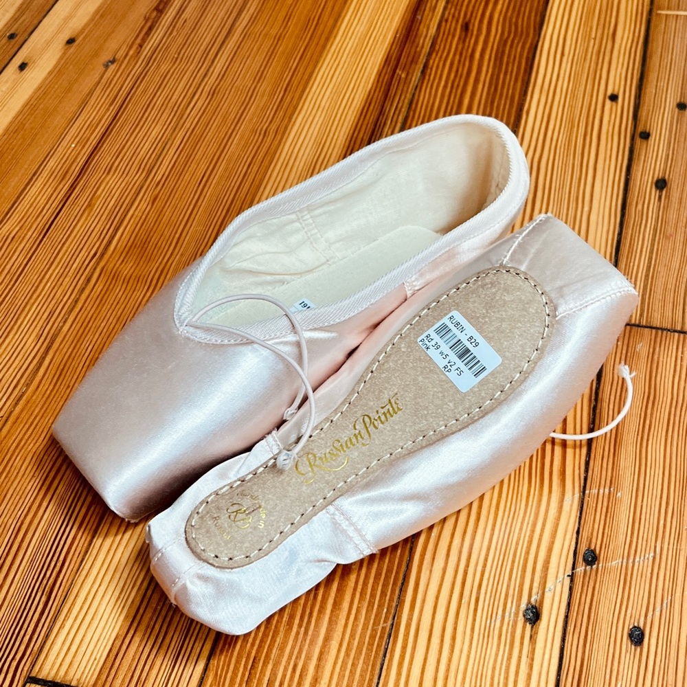 New Rubin Russian Pointe Shoes (Size 39)